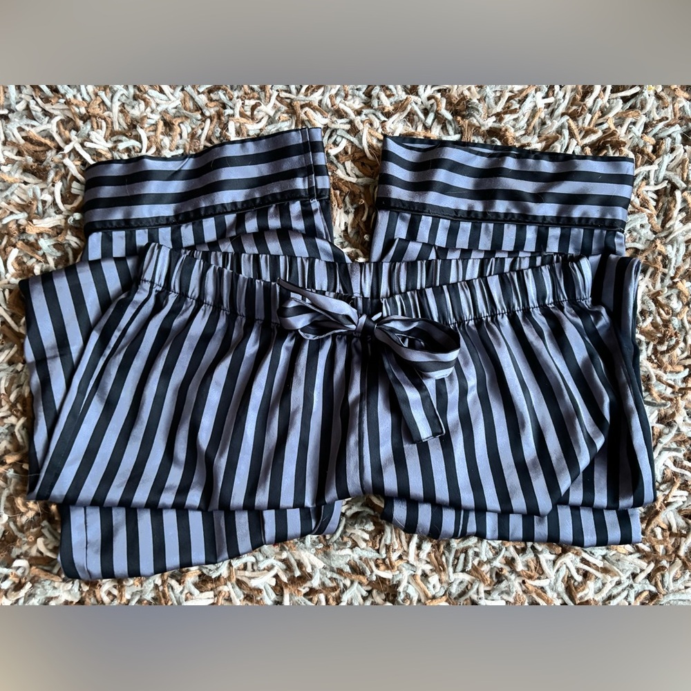 VICTORIA’s SECRET Black and Gray Striped Satin Pajama Pants MEDIUM